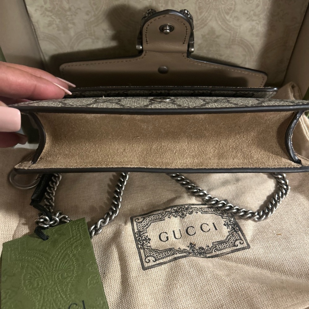 Gucci Mini Bag. Never worn, original box and cover bag. Great Gift - Picture 7 of 8